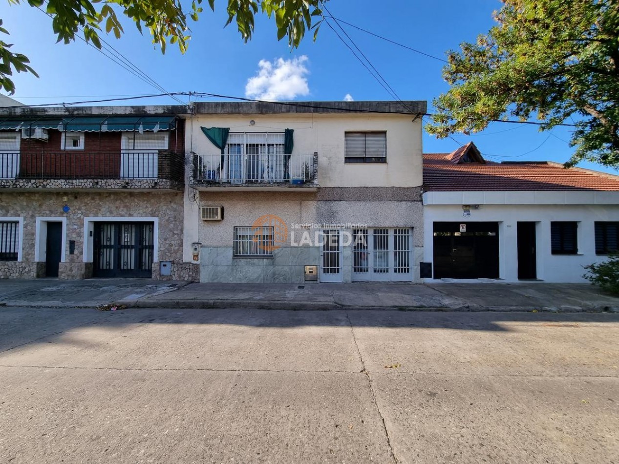 BARRIO BELLA VISTA  - 2 CASAS IDEAL PARA 2 FAMILIAS