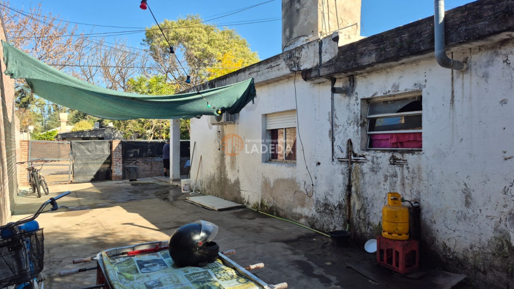 TERRENO DE 660M2 EN FUNES - CON CASA PARA RECICLAR