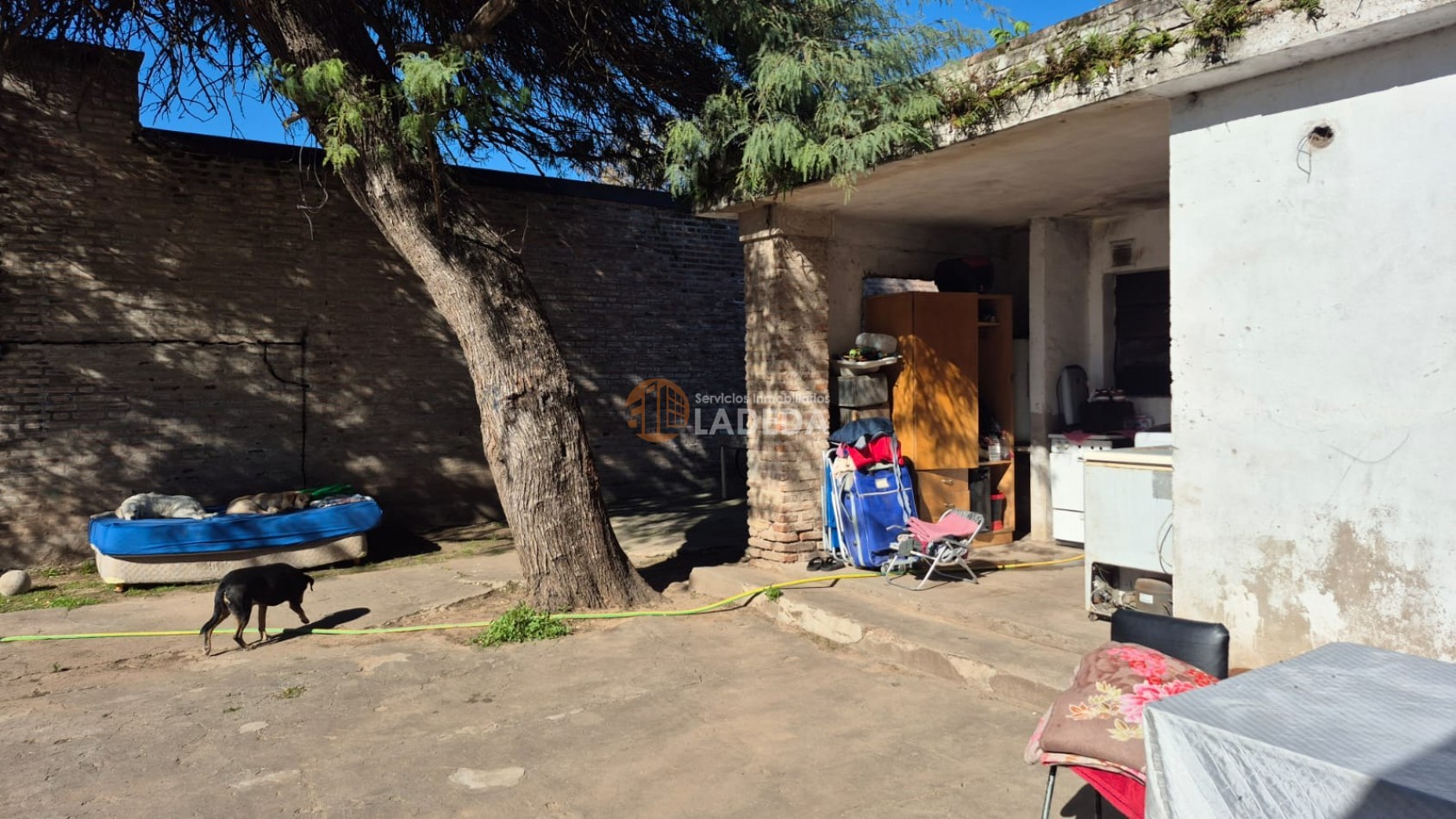 TERRENO DE 660M2 EN FUNES - CON CASA PARA RECICLAR