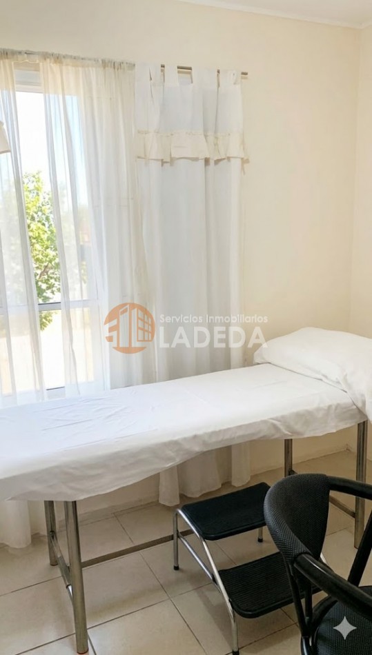 CASA 3 DORMITORIOS Y HERMOSO JARDIN EN ZAVALLA