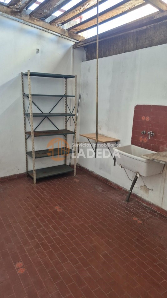 CASA 2 DORMITORIOS Y AMPLIO PATIO -GARAGE USO EXCLUSIVO -ZONA SUR