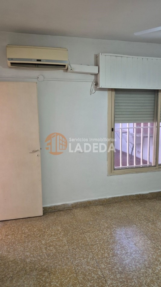 CASA 2 DORMITORIOS Y AMPLIO PATIO -GARAGE USO EXCLUSIVO -ZONA SUR