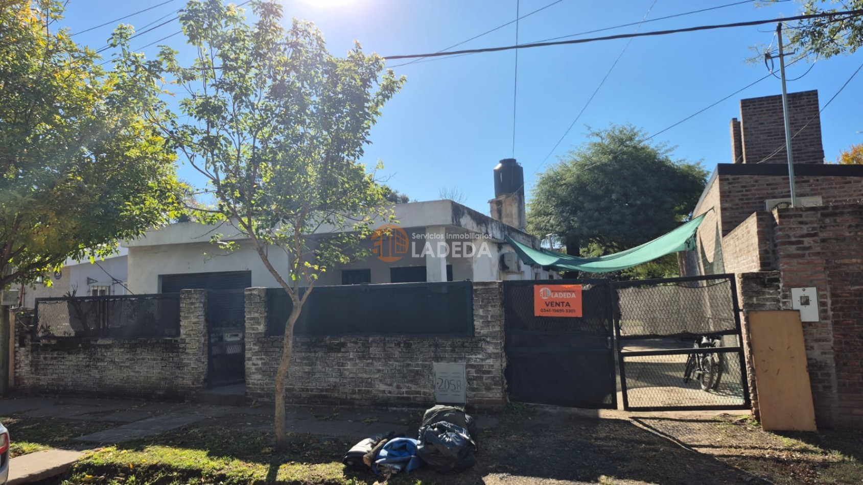 TERRENO DE 660M2 EN FUNES - CON CASA PARA RECICLAR