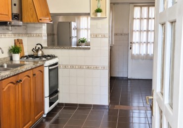 IMPOSTANTE CASA EN ESQUINA - 500 m² CONSTRUIDOS EN EL CORAZON DE ECHESORTU