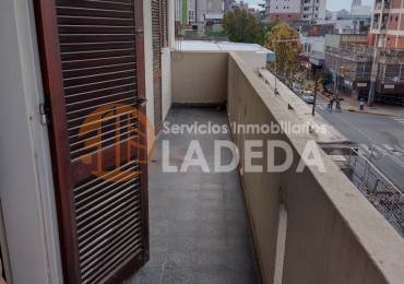 OPORTUNIDAD UNICA: 170 m² de Categoria a Modernizar en calle Cafferata